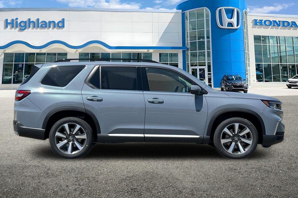 new 2025 Honda Pilot car, priced at $51,550