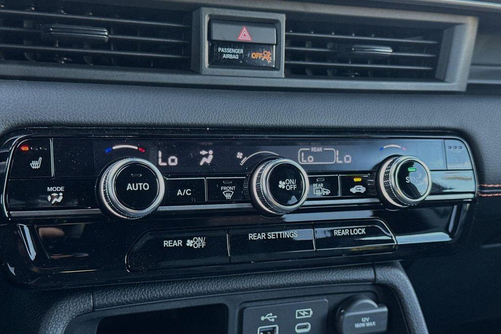 new 2025 Honda Pilot car, priced at $51,350