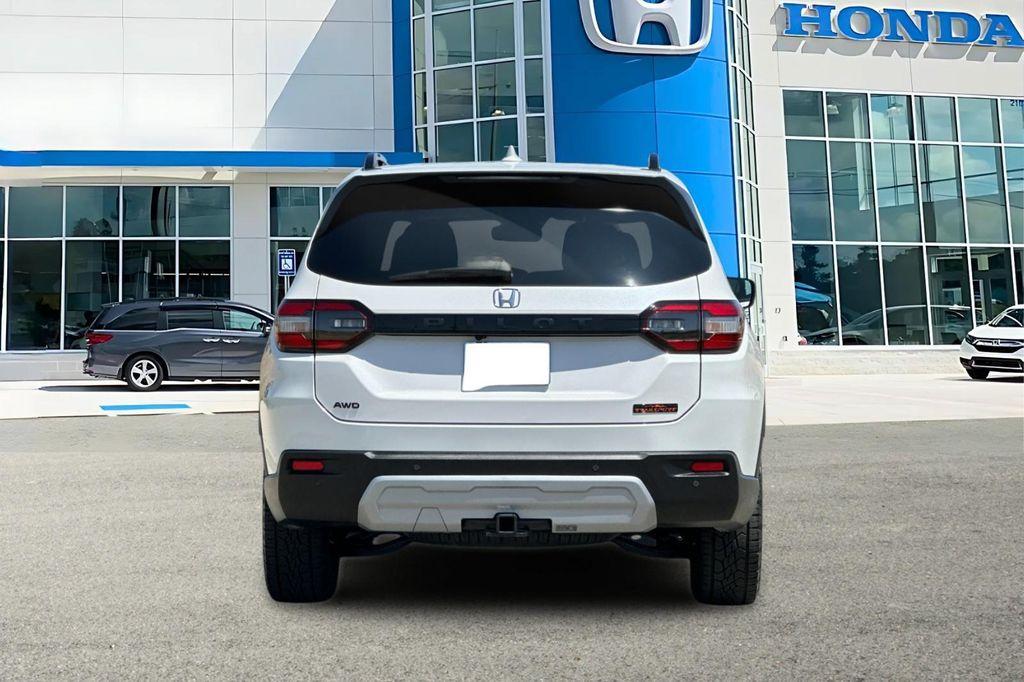 new 2025 Honda Pilot car, priced at $51,350