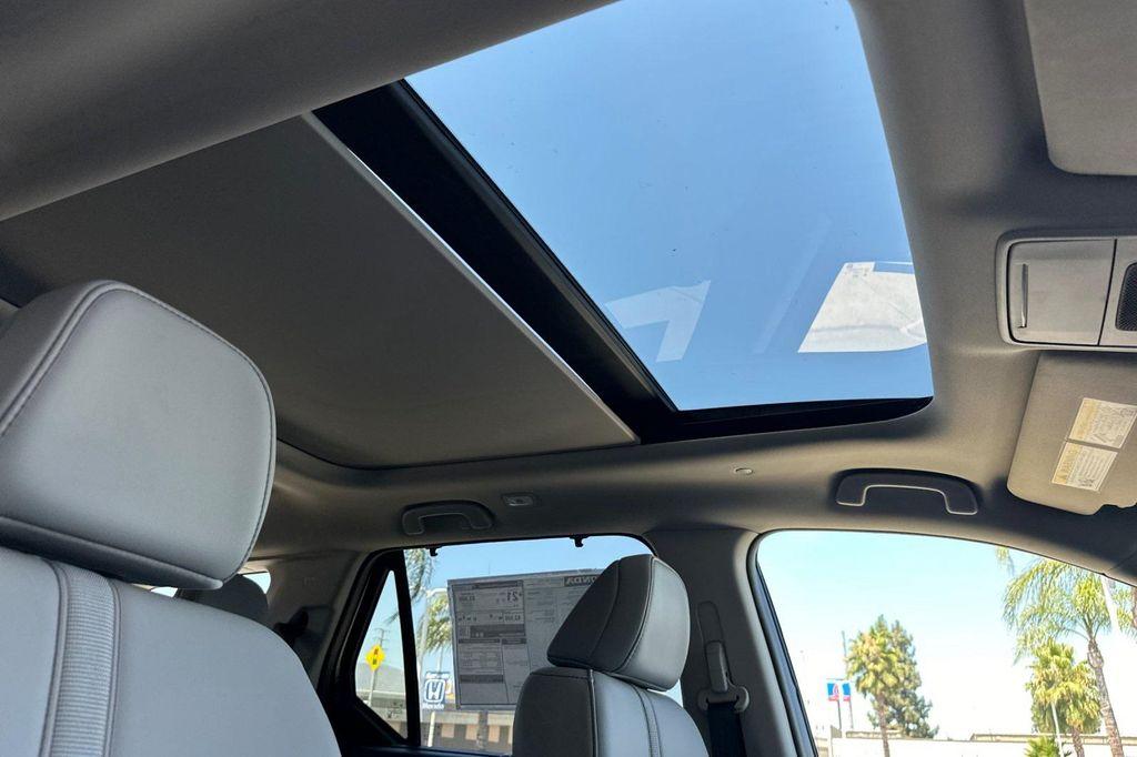 new 2025 Honda Pilot car, priced at $52,950