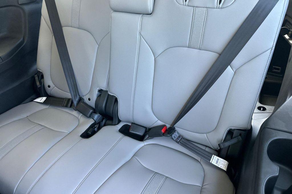 new 2025 Honda Pilot car, priced at $52,950