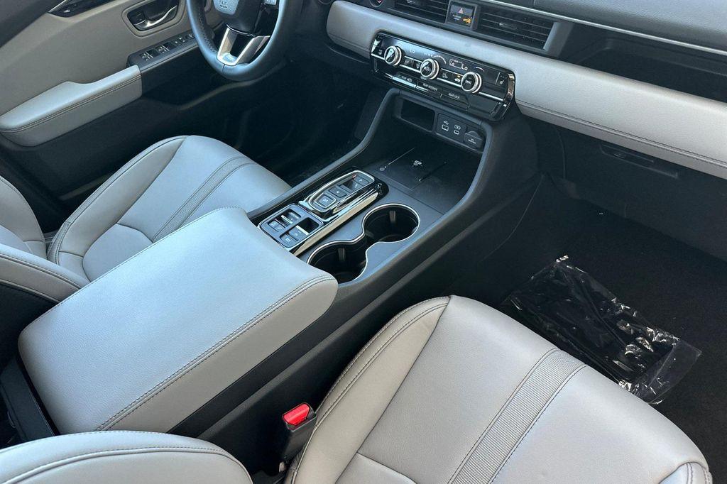 new 2025 Honda Pilot car, priced at $52,950