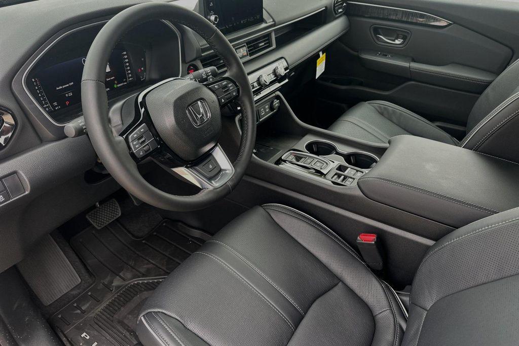 new 2025 Honda Pilot car, priced at $54,530