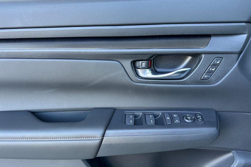 new 2026 Honda CR-V Hybrid car, priced at $41,675