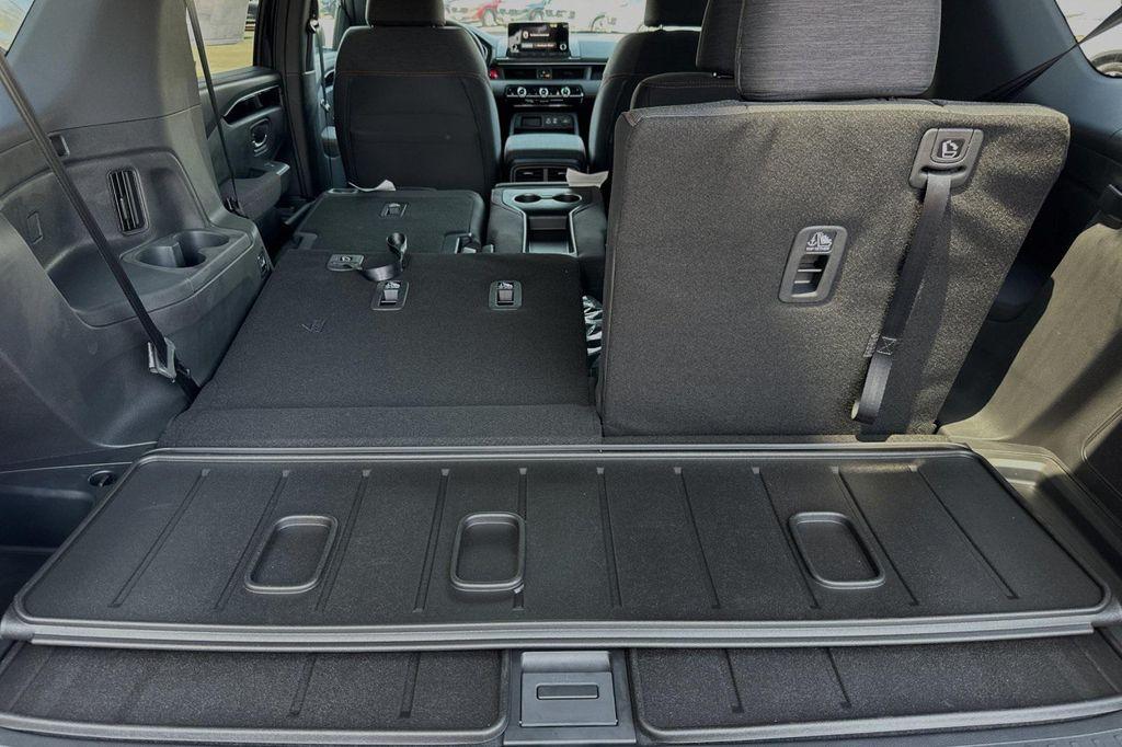 new 2025 Honda Pilot car, priced at $44,205