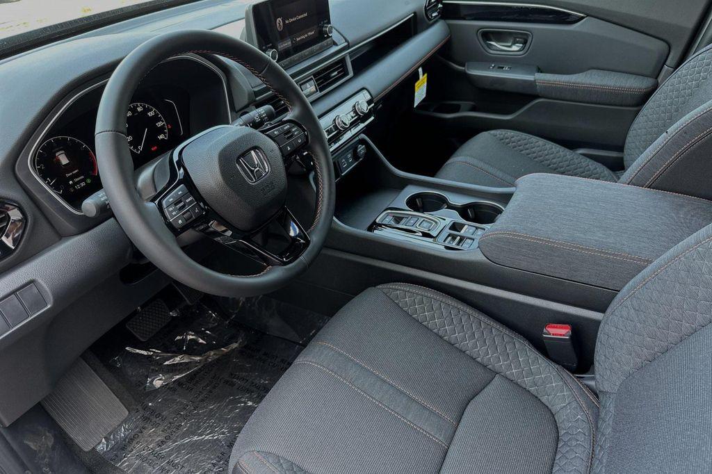 new 2025 Honda Pilot car, priced at $44,205