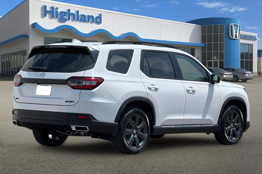 new 2025 Honda Pilot car, priced at $44,205