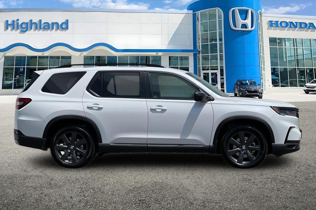 new 2025 Honda Pilot car, priced at $44,205