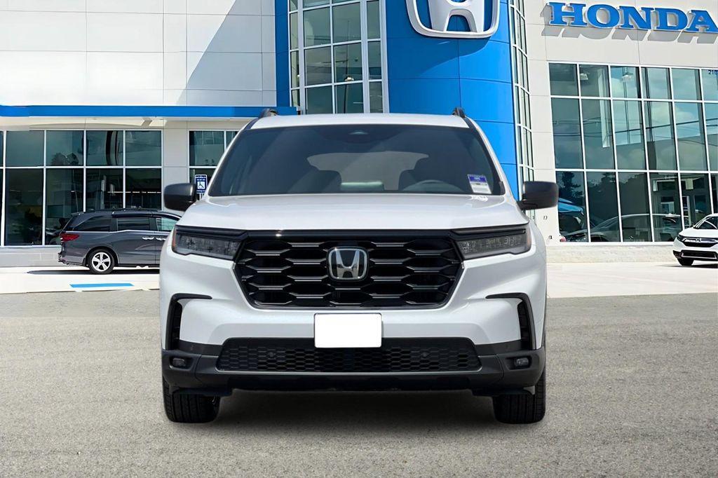 new 2025 Honda Pilot car, priced at $44,205