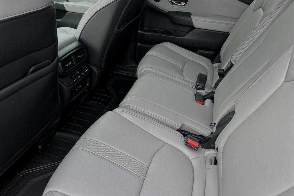 new 2025 Honda Pilot car, priced at $47,050