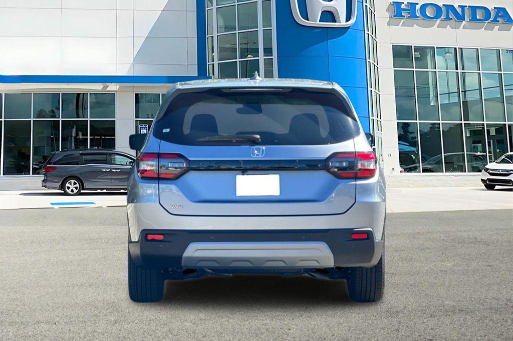 new 2025 Honda Pilot car, priced at $47,050