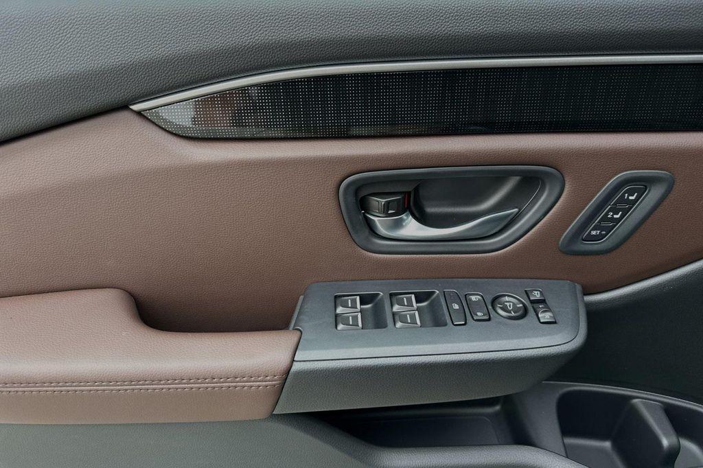 new 2025 Honda Pilot car, priced at $54,530