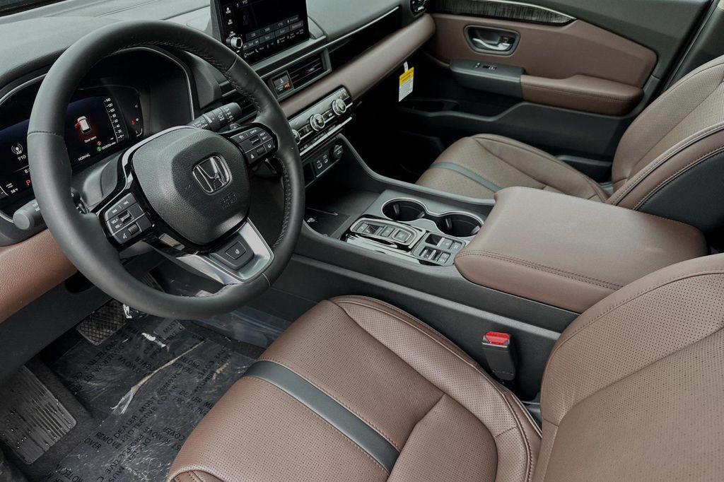 new 2025 Honda Pilot car, priced at $54,530