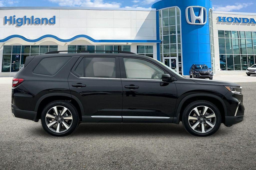 new 2025 Honda Pilot car, priced at $54,530