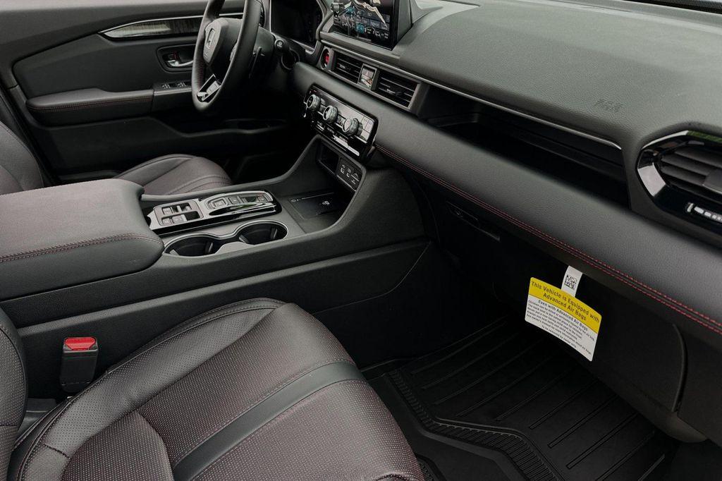 new 2025 Honda Pilot car, priced at $55,035