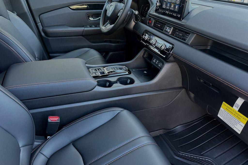 new 2025 Honda Pilot car, priced at $51,350