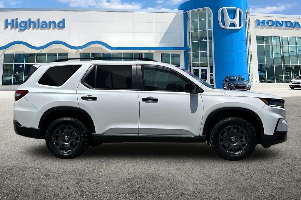new 2025 Honda Pilot car, priced at $51,350