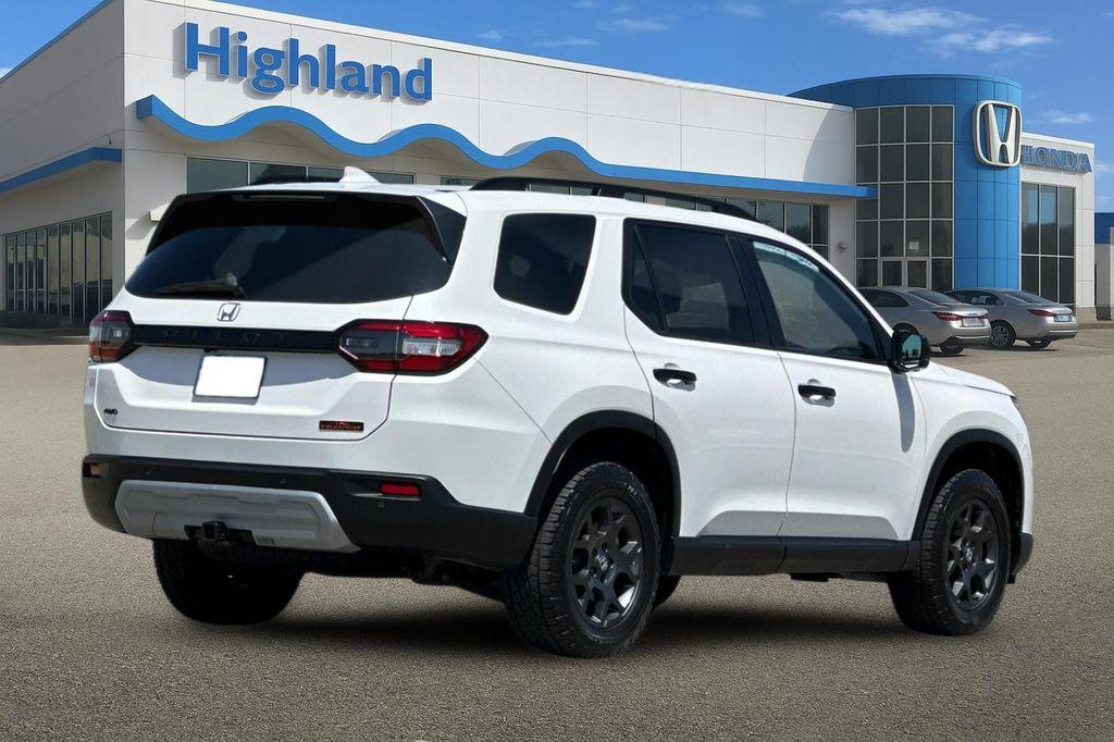 new 2025 Honda Pilot car, priced at $51,350