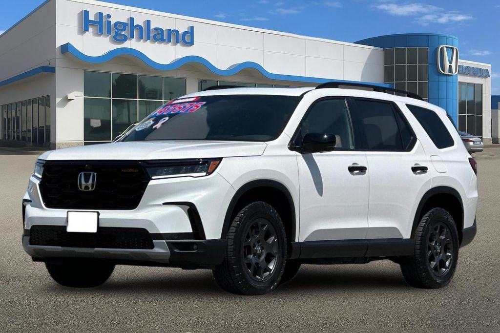 new 2025 Honda Pilot car, priced at $51,350