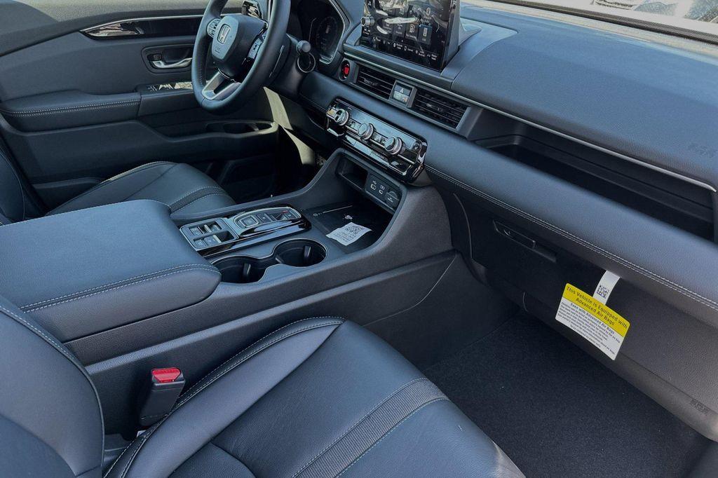 new 2025 Honda Pilot car, priced at $47,505