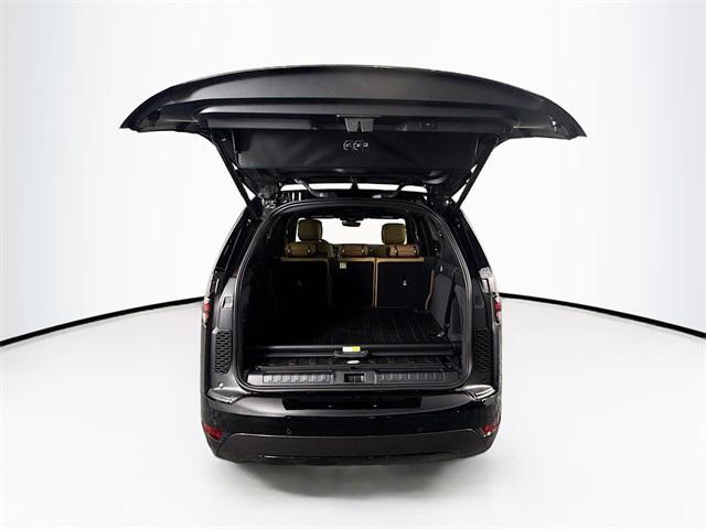new 2025 Land Rover Discovery car, priced at $69,925