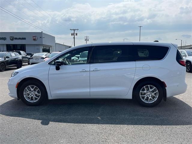 new 2025 Chrysler Pacifica car, priced at $44,717