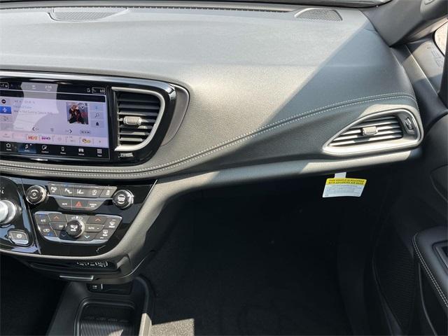 new 2025 Chrysler Pacifica car, priced at $44,717
