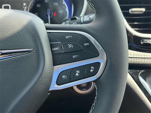 new 2025 Chrysler Pacifica car, priced at $44,717