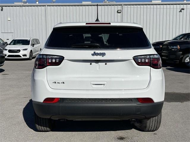 new 2025 Jeep Compass car, priced at $25,000