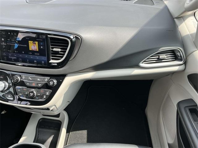 used 2024 Chrysler Pacifica car, priced at $30,407