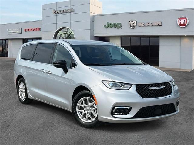 used 2024 Chrysler Pacifica car, priced at $30,900
