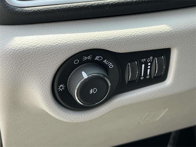 used 2024 Chrysler Pacifica car, priced at $33,000