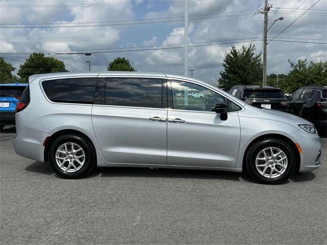 used 2024 Chrysler Pacifica car, priced at $30,407