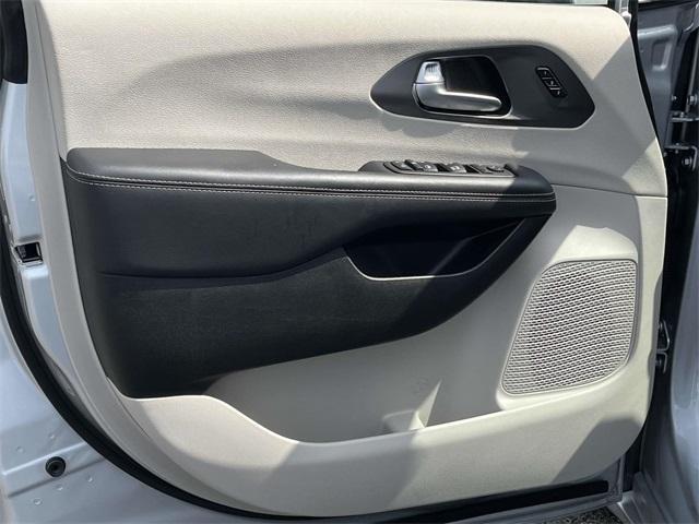 used 2024 Chrysler Pacifica car, priced at $30,407