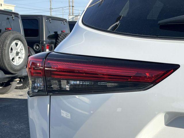 used 2023 Toyota Highlander car, priced at $31,300