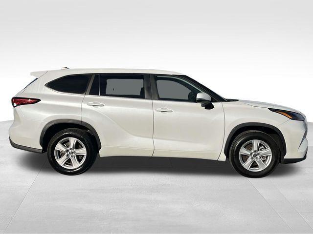 used 2023 Toyota Highlander car, priced at $31,300