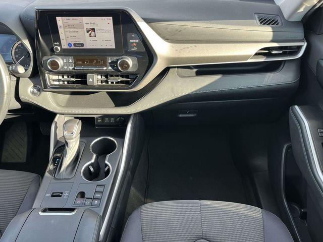 used 2023 Toyota Highlander car, priced at $31,300