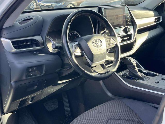 used 2023 Toyota Highlander car, priced at $31,300