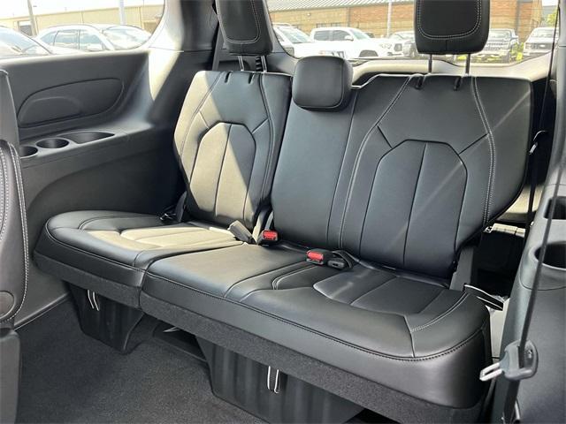new 2025 Chrysler Pacifica car, priced at $44,717