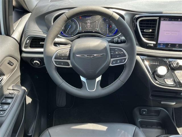 new 2025 Chrysler Pacifica car, priced at $44,717