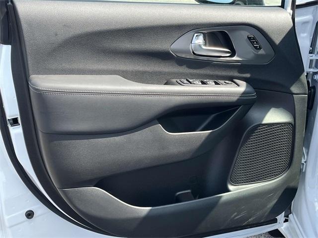 new 2025 Chrysler Pacifica car, priced at $44,717