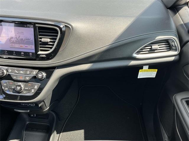 new 2025 Chrysler Pacifica car, priced at $44,717