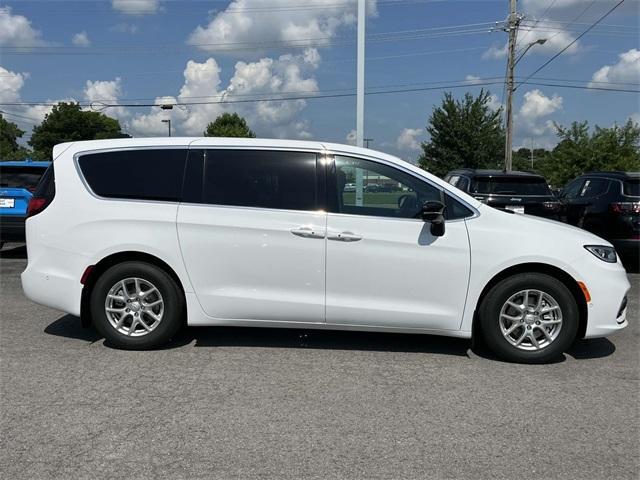 new 2025 Chrysler Pacifica car, priced at $44,717