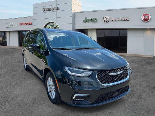 used 2023 Chrysler Pacifica car, priced at $26,000