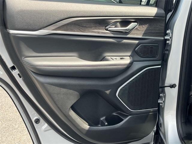 used 2022 Jeep Grand Cherokee car, priced at $32,000