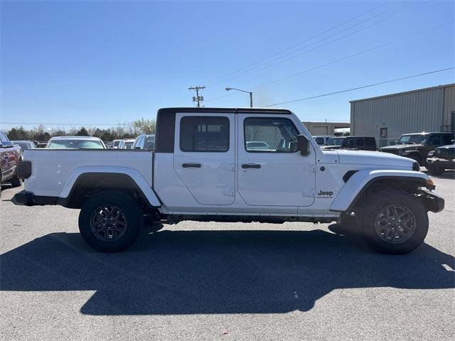 new 2025 Jeep Gladiator car, priced at $47,123