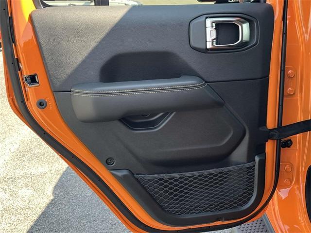 new 2025 Jeep Wrangler car, priced at $47,916