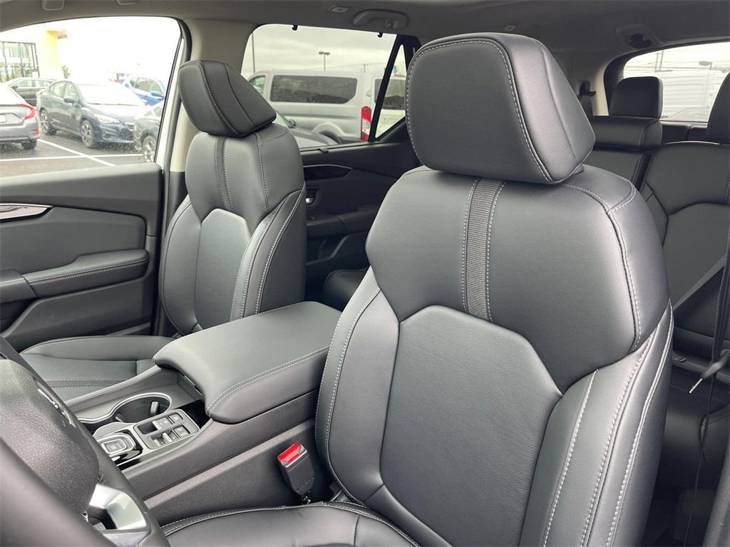 new 2025 Honda Pilot car, priced at $53,750