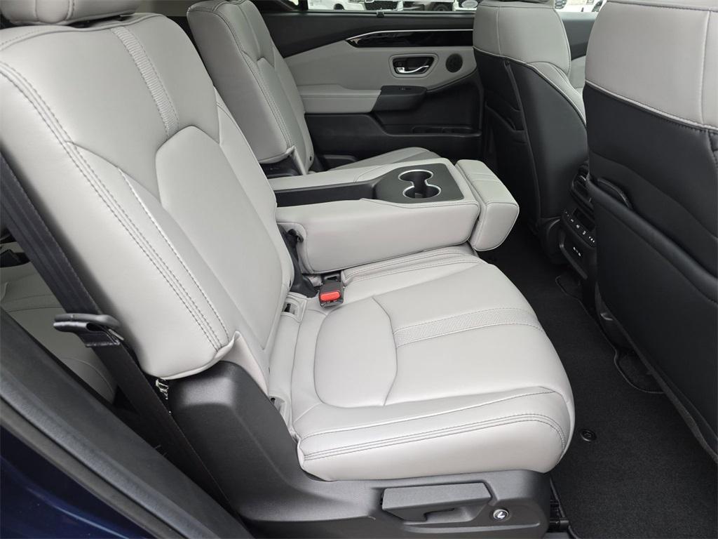 new 2025 Honda Pilot car, priced at $53,250