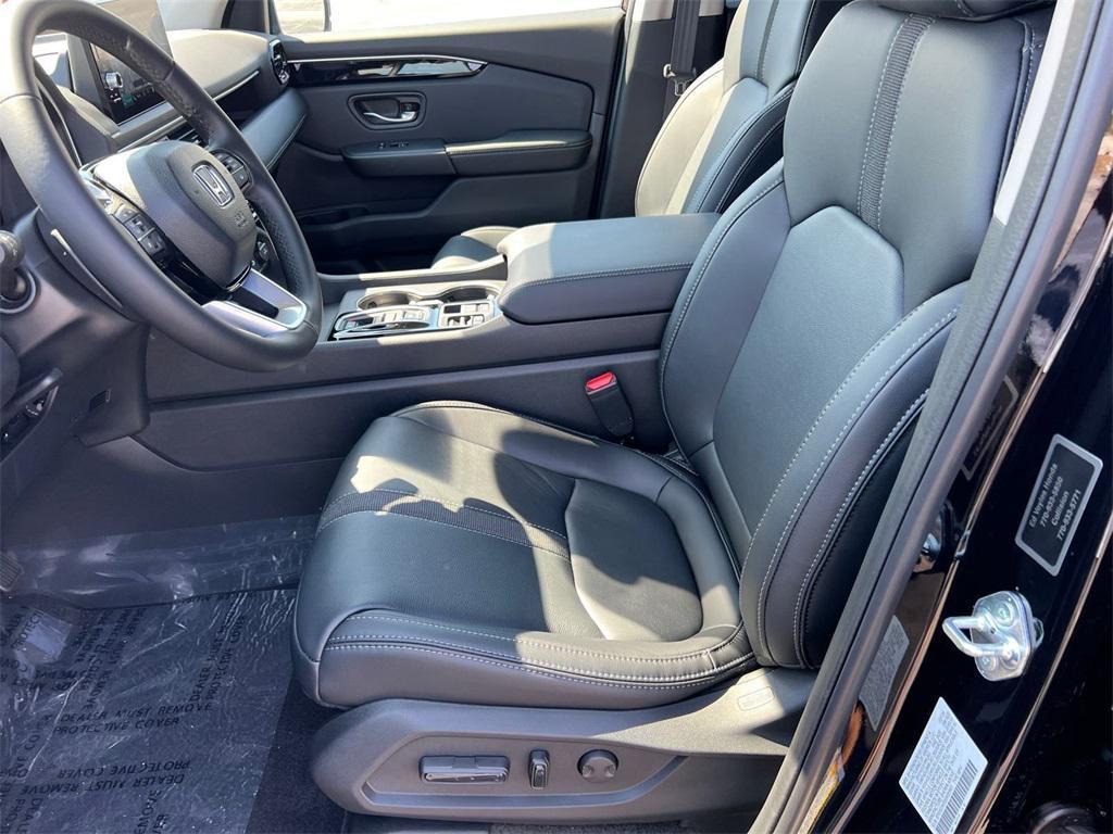 new 2025 Honda Pilot car, priced at $52,995